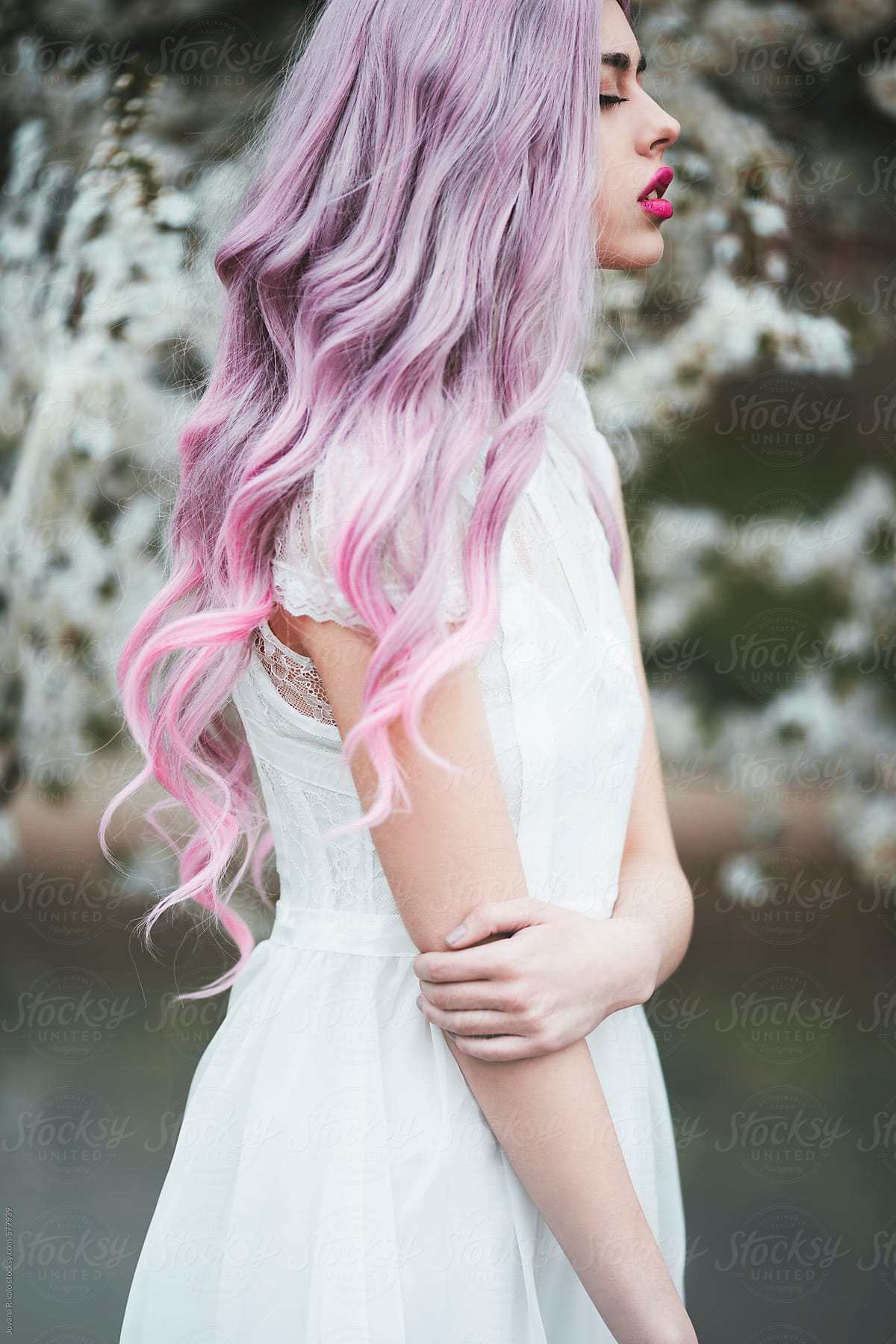 Бледно розовые волосы. Hailie Barber Pastel Pink hair. Девушка с сиреневыми волосами. Девушка с фиолетовыми волосами. Рощовофиолетовые волосы.