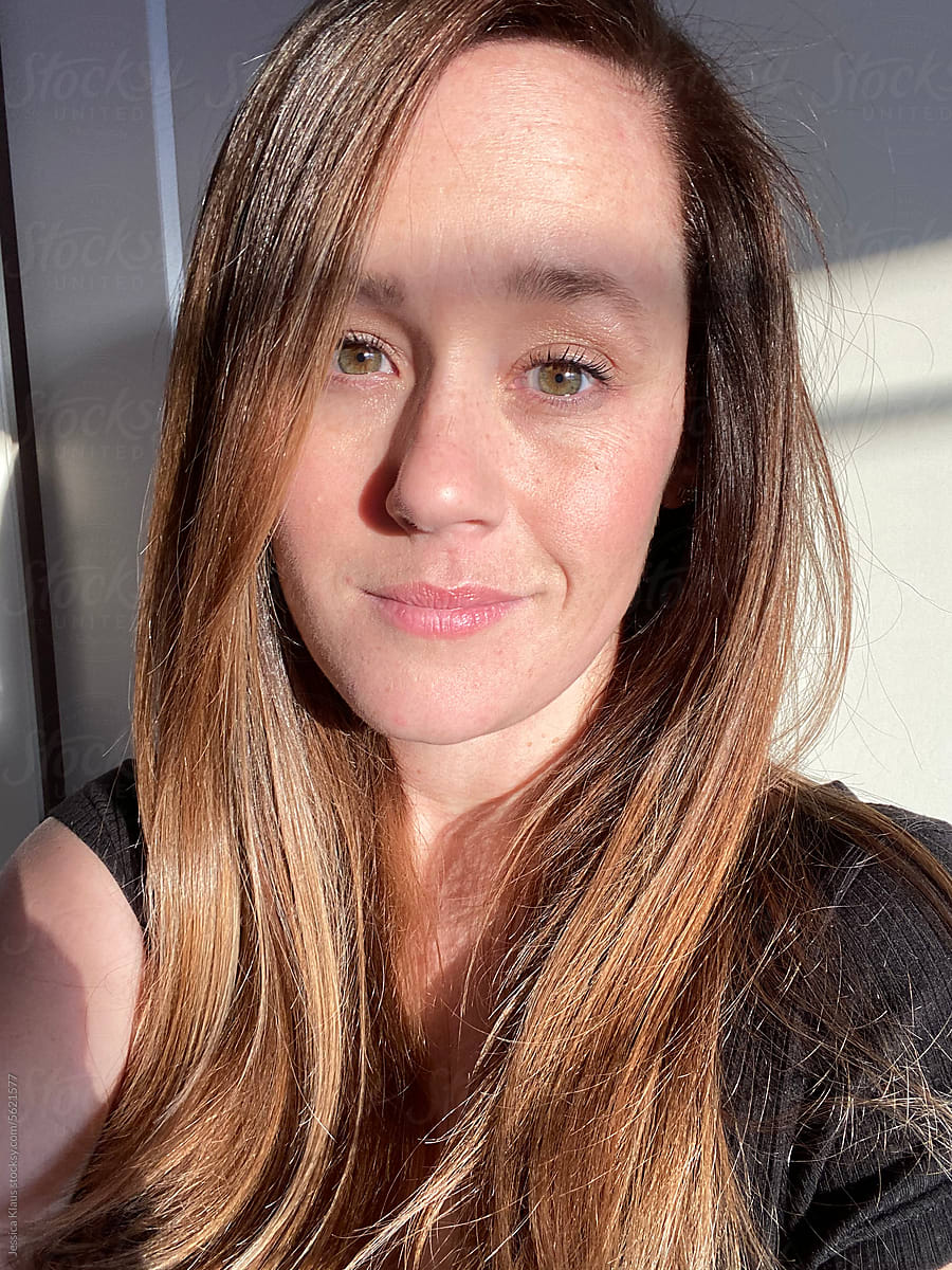 Makeup-free selfie of a mid-30s year old woman.