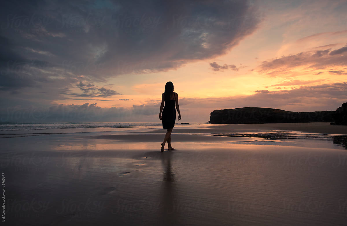 Daydream beach walk during beautiful sunset