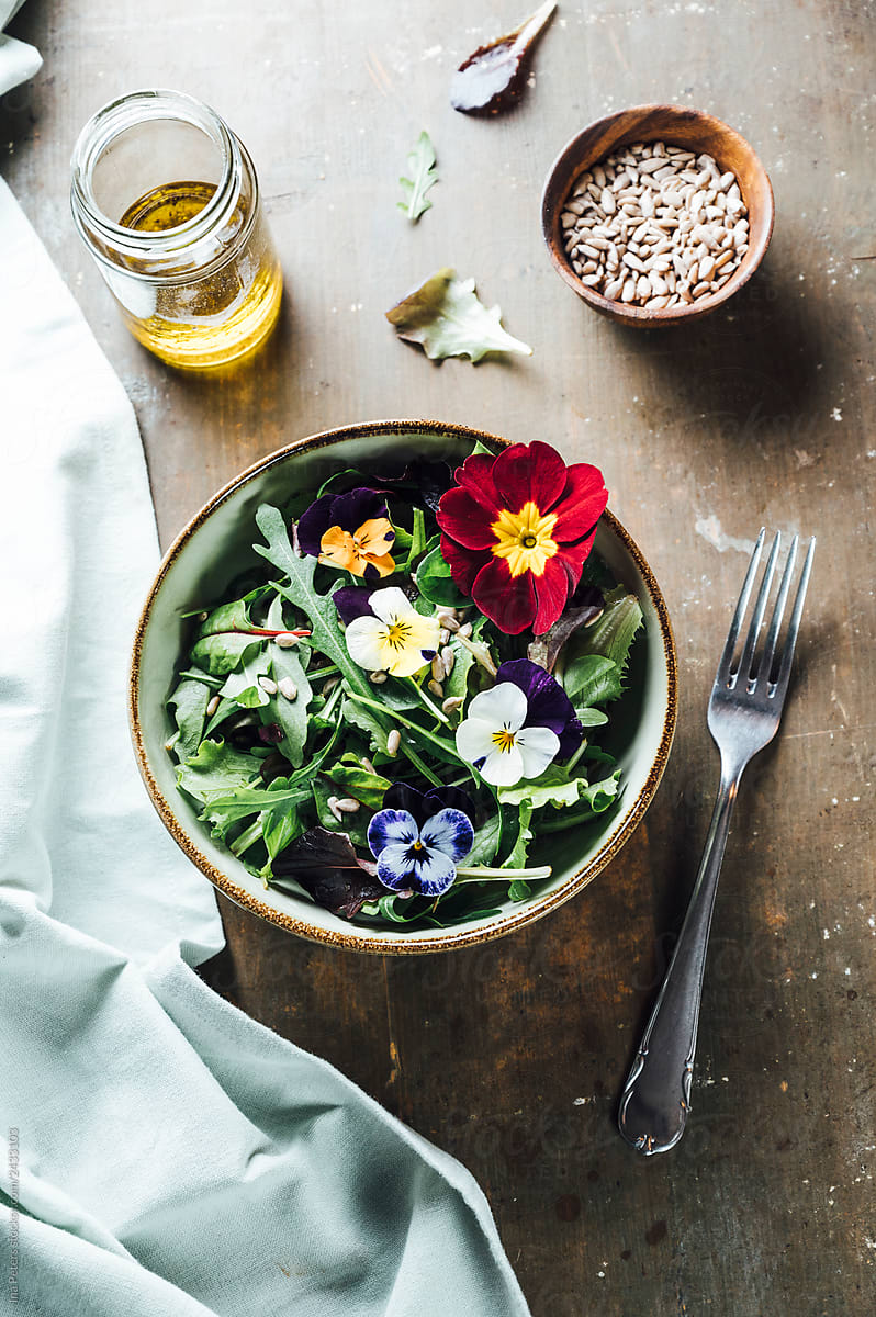 Food: Salad with edible flowers