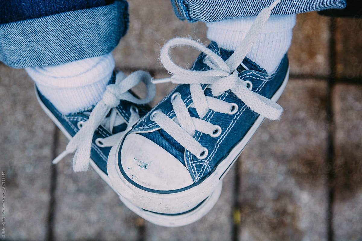 Young child\'s feet wearing tennis shoes
