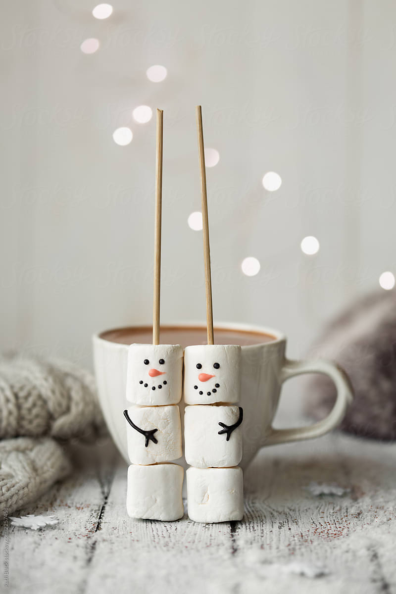 Hot chocolate and marshmallow snowmen