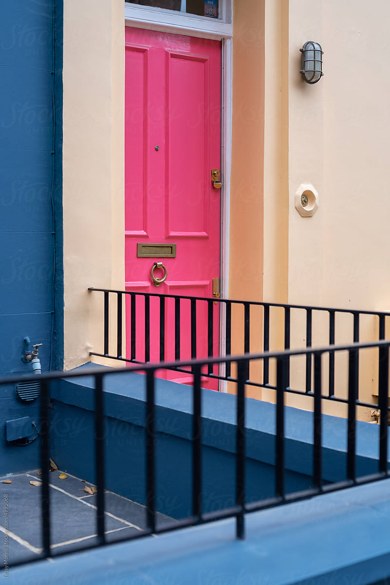 Notting Hill door with abstract corners