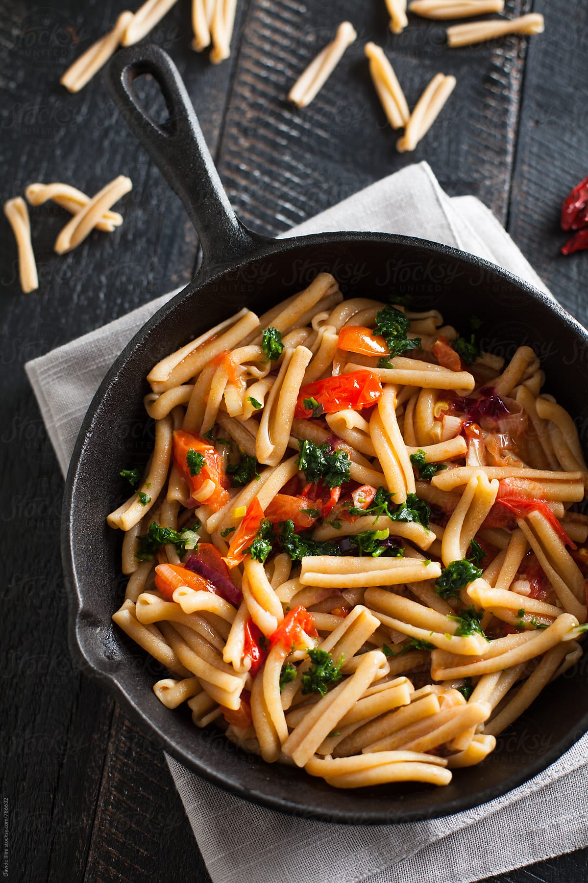 Wheat pasta with fresh tomatoes