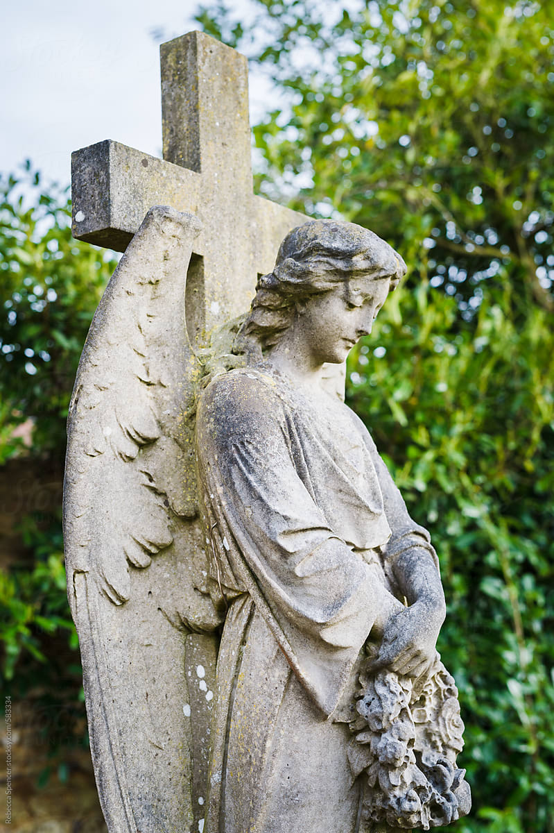 Peaceful weeping angel grave monument
