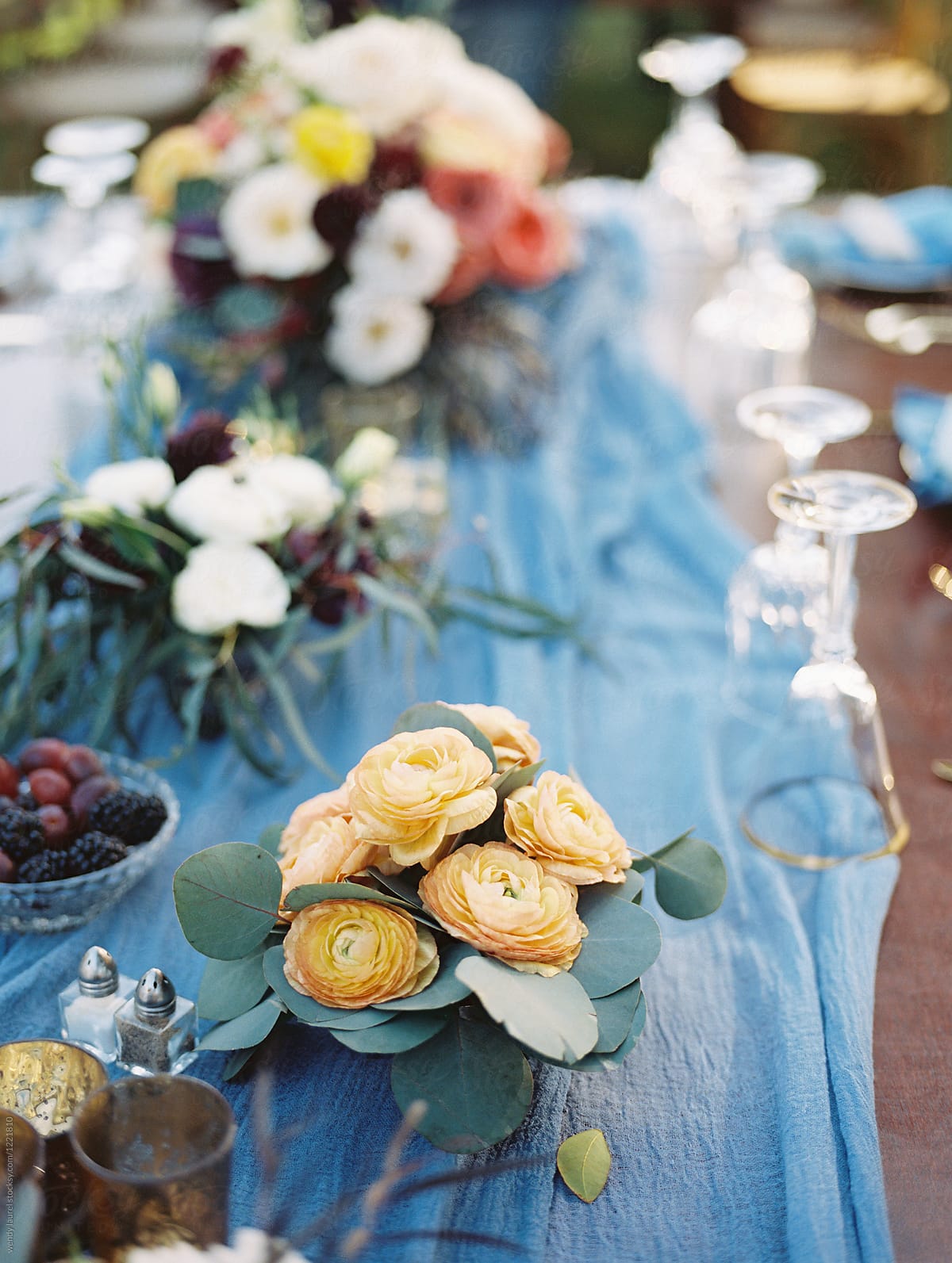 wedding decor at an outdoor reception in hawaii for a blue wedding