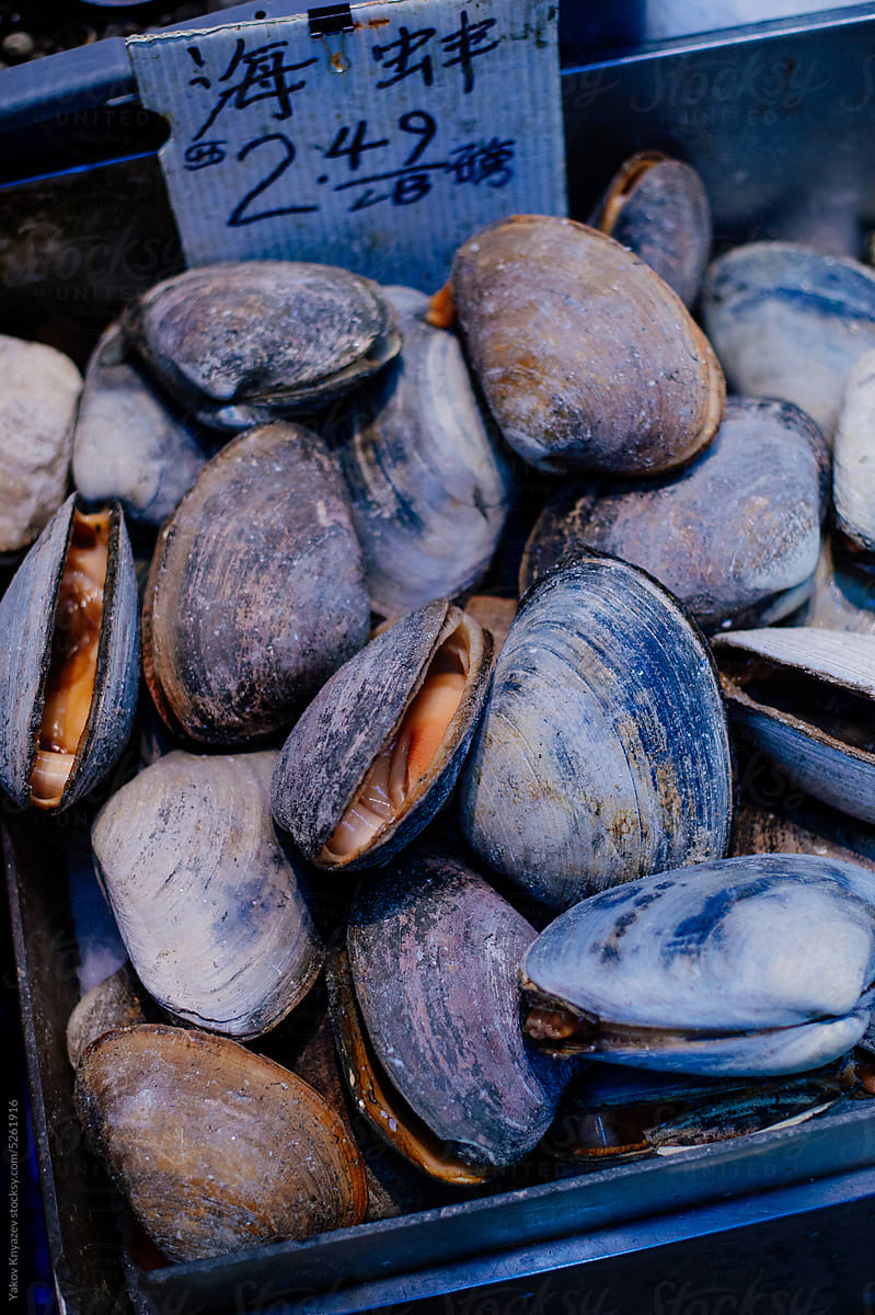 mussels in a chinatown market