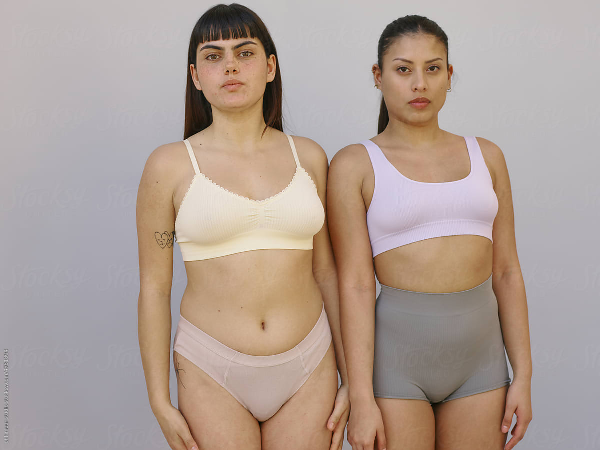 Real Bodies And Comfy Underwear» del colaborador de Stocksy «Ohlamour Studio»  - Stocksy