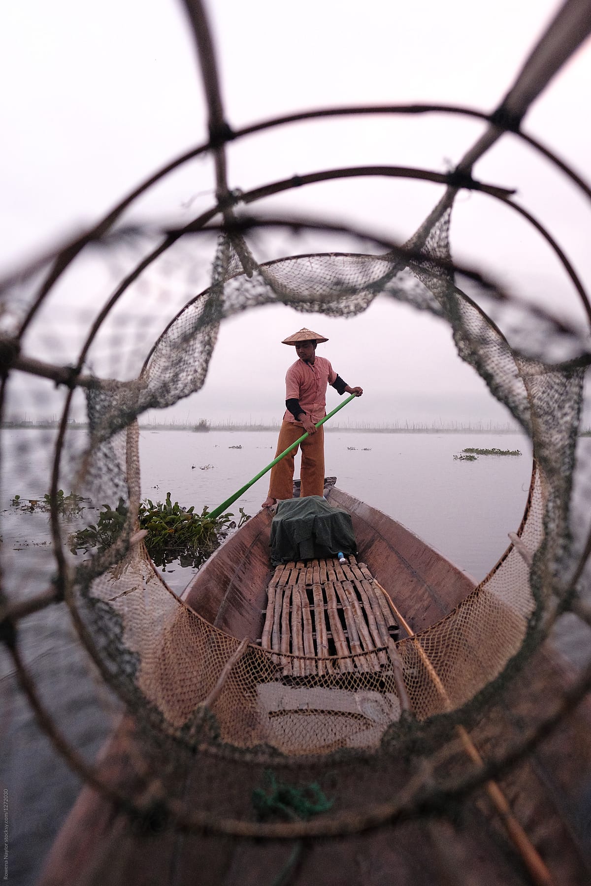 Traditional Shan fisherman fishing on Inle Lake, Myanmar