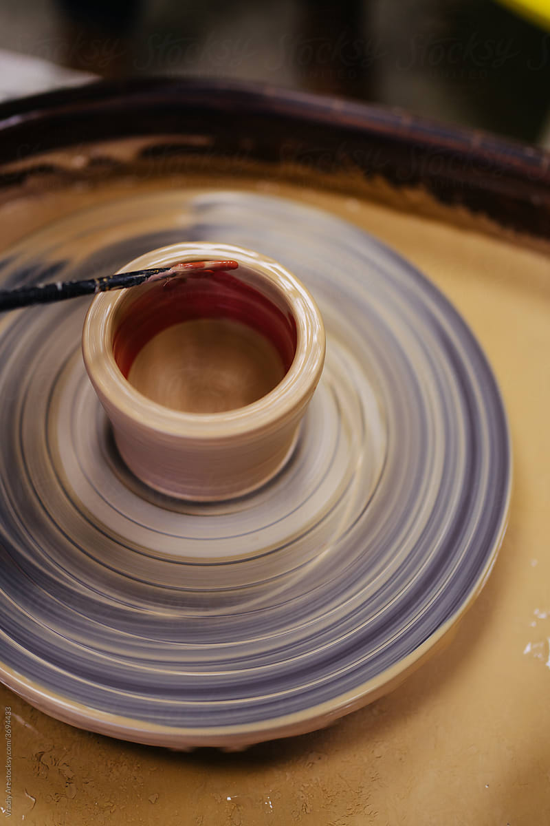 Painting finished ceramic pot