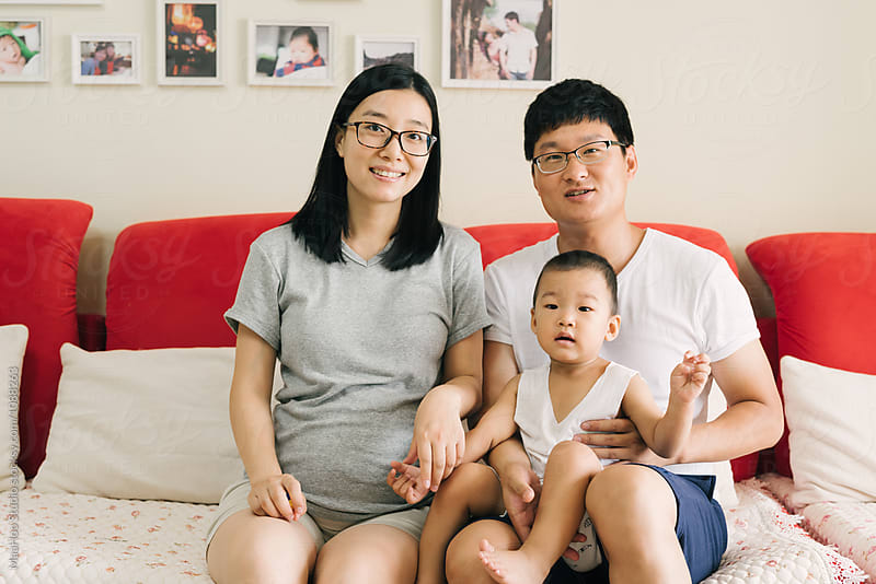 Portrait of a young Chinese family