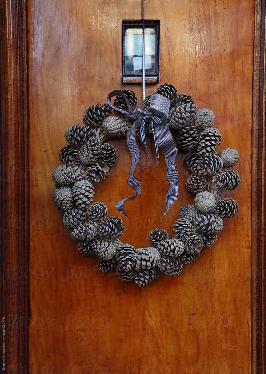 X-mas wreath on door