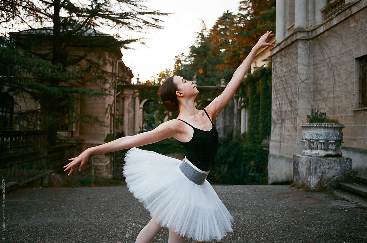 Ballerina Poses Images – Browse 117,263 Stock Photos, Vectors, and Video |  Adobe Stock