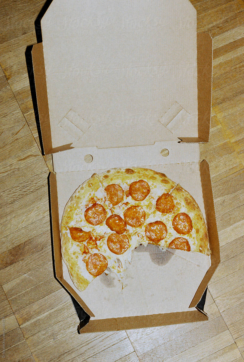 Open pizza box with pepperoni
