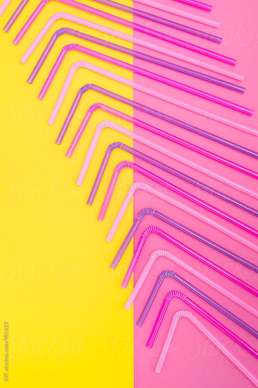 Straws on pastel layers