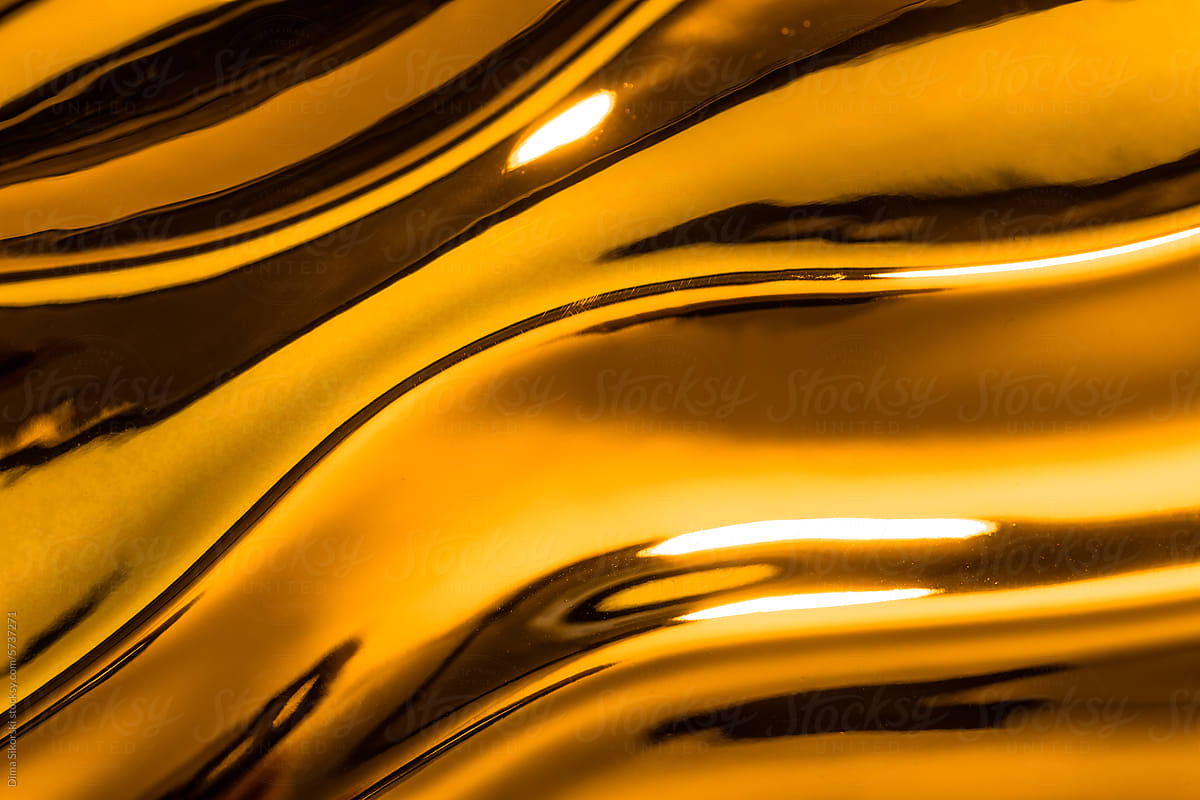 Three-dimensional abstraction with curves on a golden metal surface