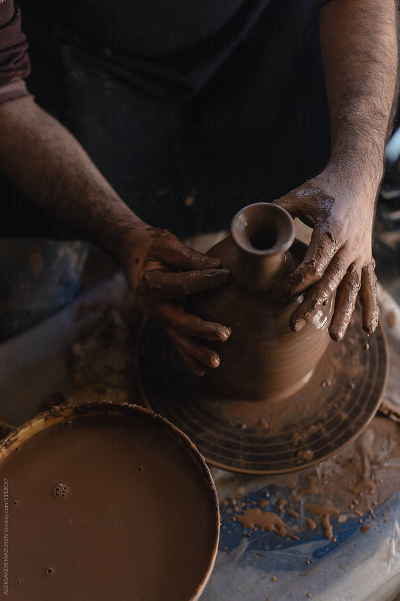Hands of the ceramist