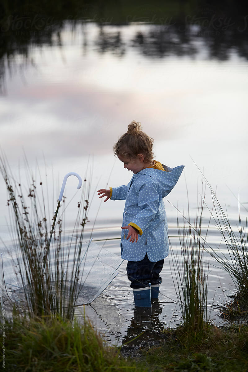 The little girl and the lake.