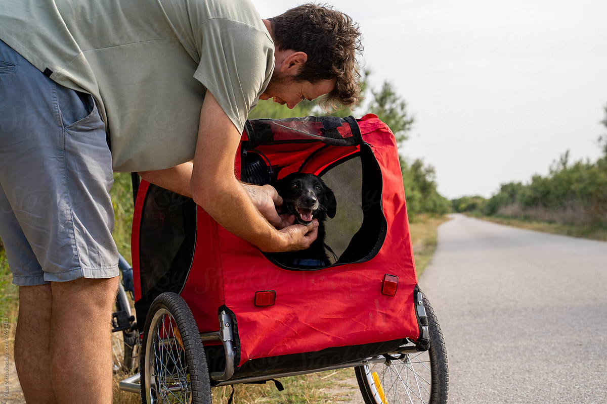 Man going for a bike stroll with dog trailer