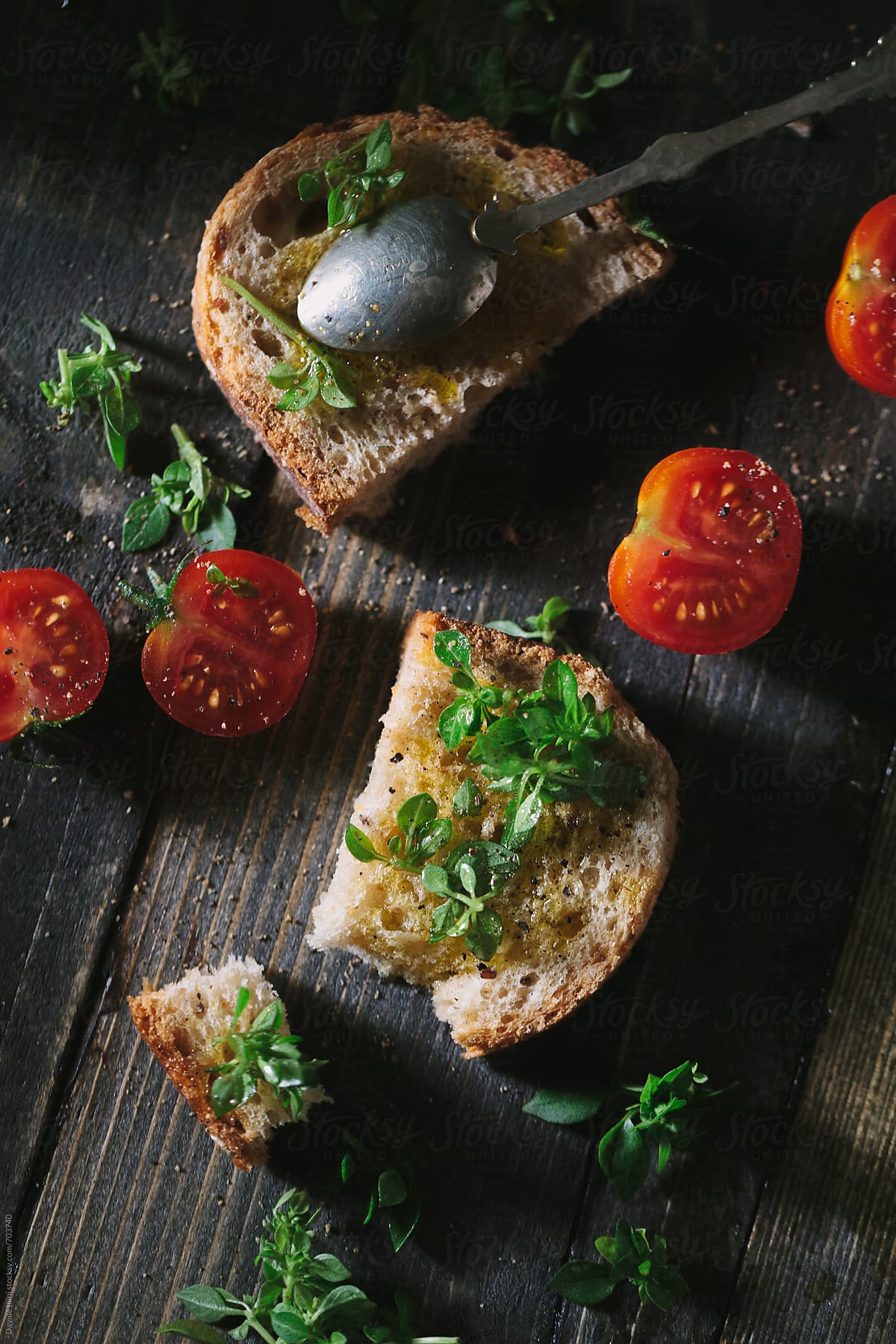 Bread with olive oil and tomatoes
