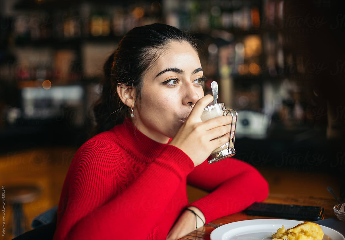 Young woman having breakfast in a cafe