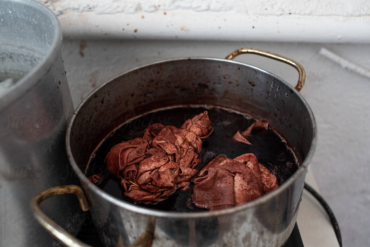Let the cloths simmer for natural dyeing