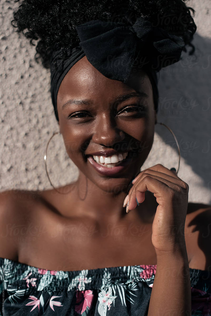 Portrait of gorgeous african girl who is smiling on the street