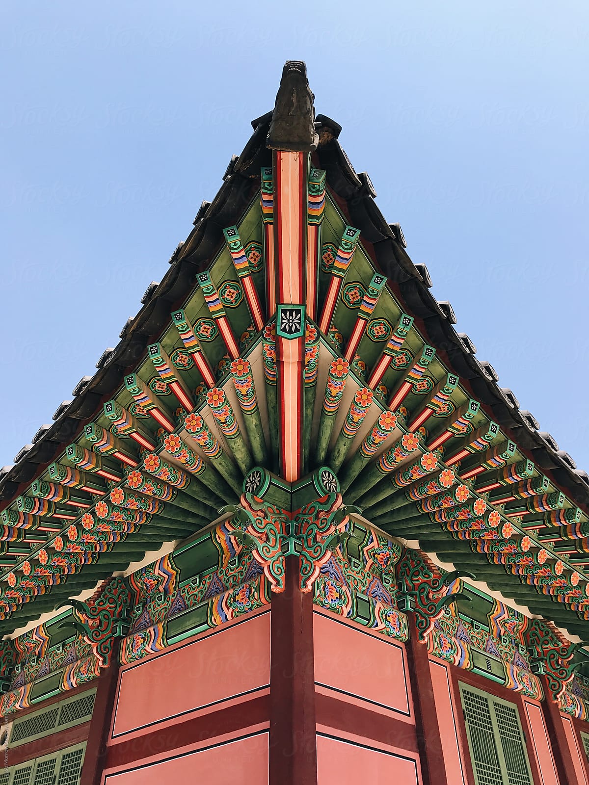 ornate detail and painting on south korean palace building
