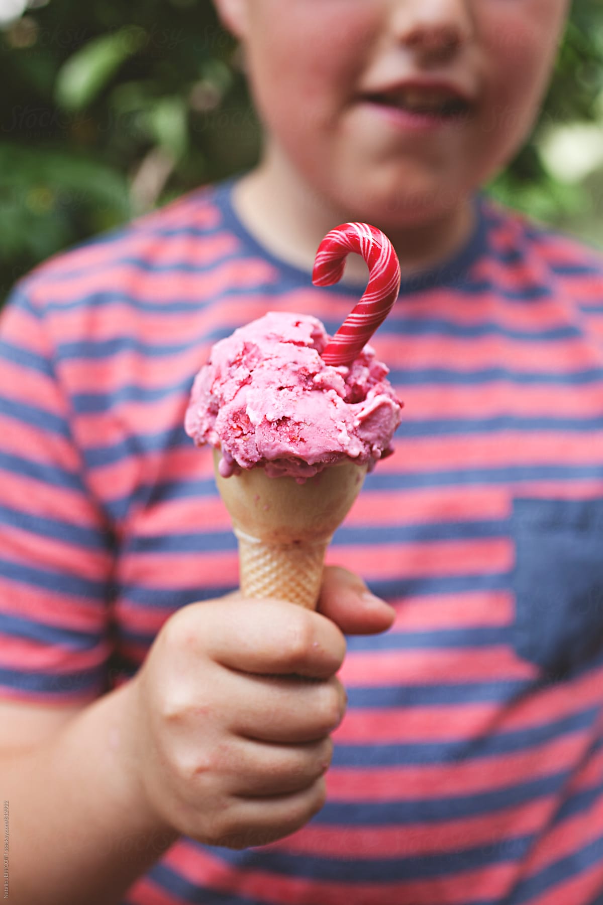  Ice Cream Cone Del Colaborador De Stocksy Natalie JEFFCOTT Stocksy