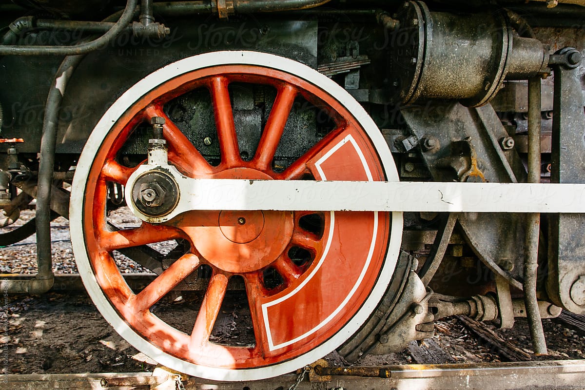 Driving wheel and connecting rod of an old steam locomotive