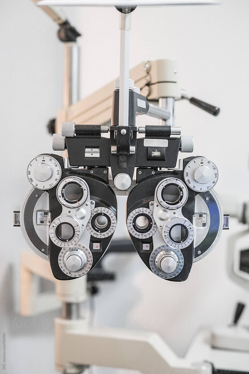 An Optometrist\'s Phoropter for Lens Prescription Fitting