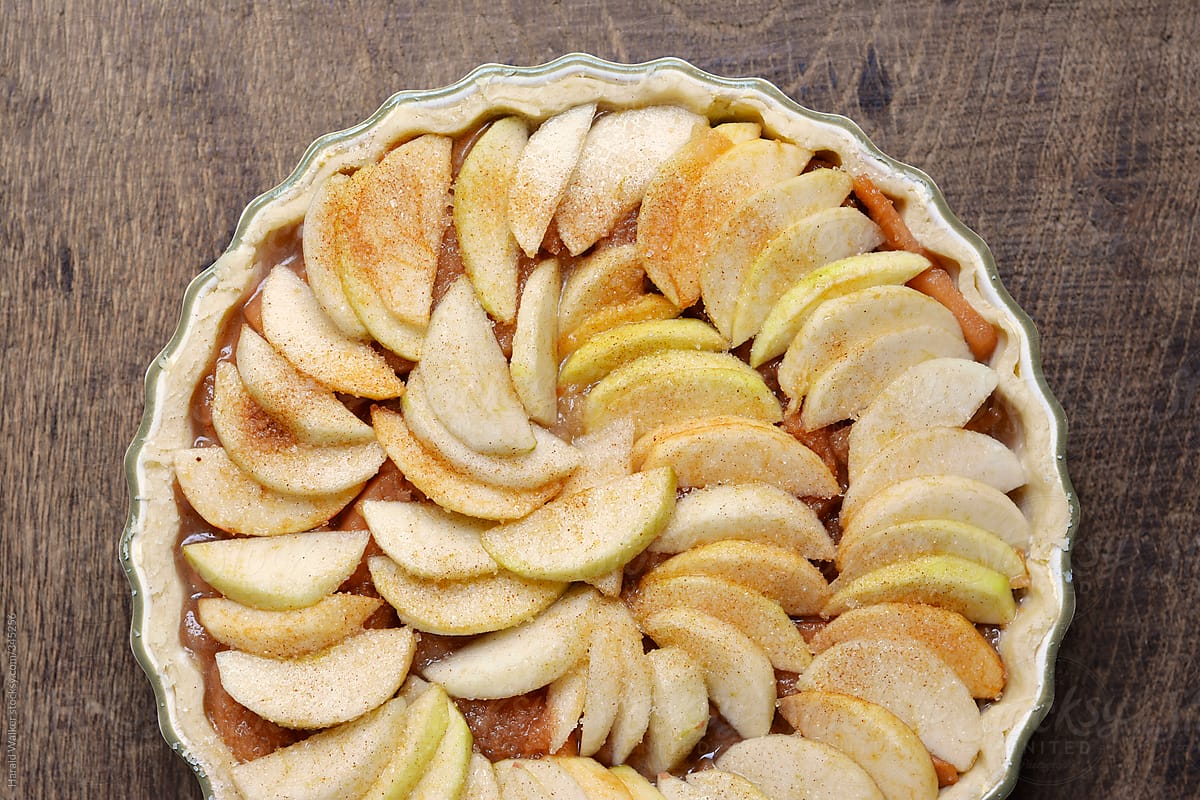 Making an almond apple tart