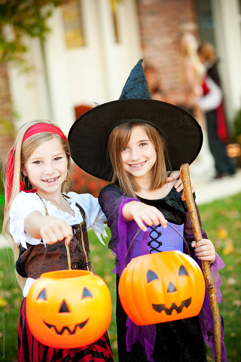 Halloween: Witch and Pirate Trick or Treating