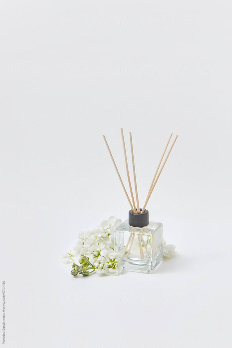 Aroma diffuser with white flowers.