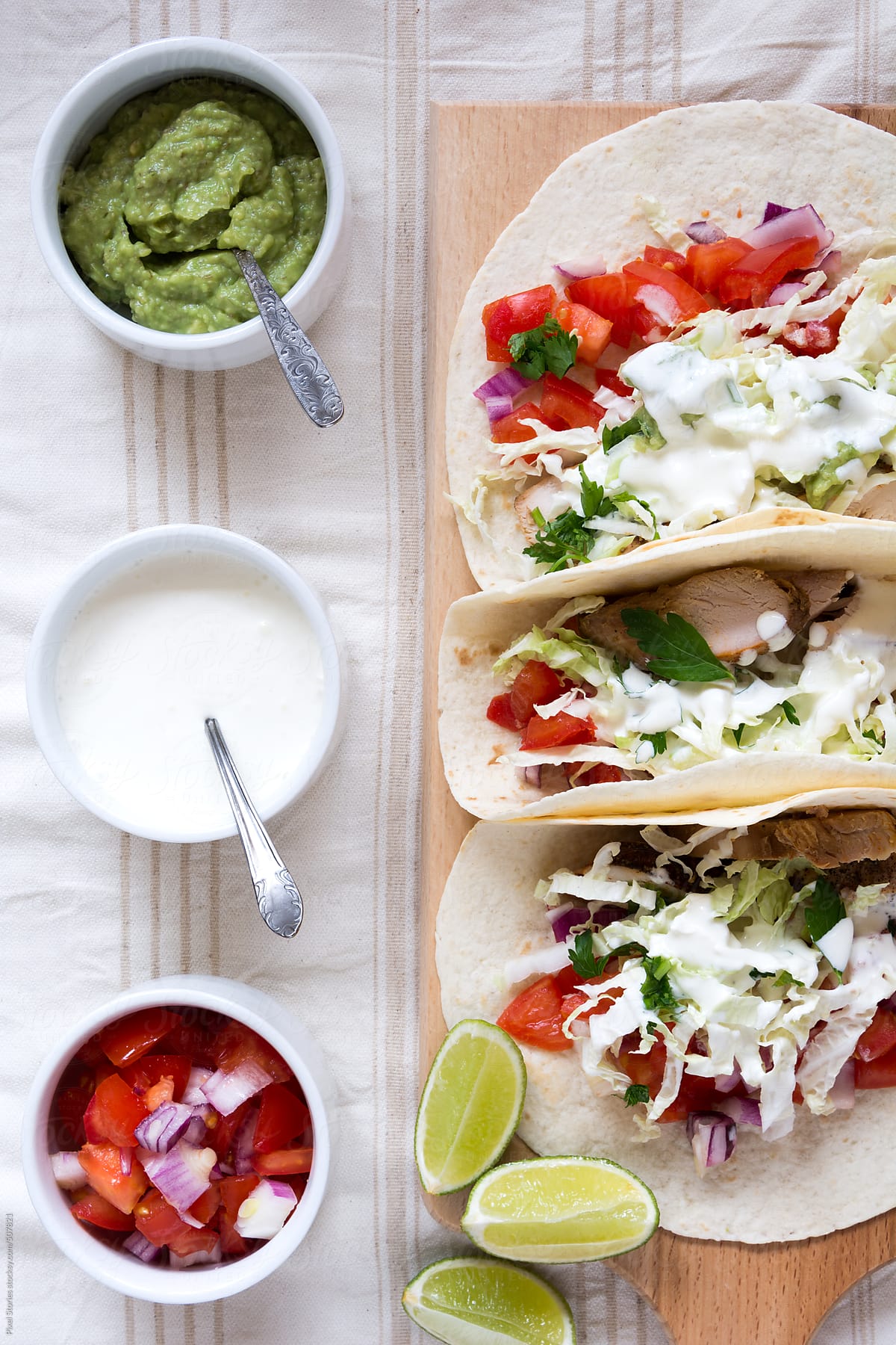 Food: Tacos with roasted chicken, guacamole and vegetables