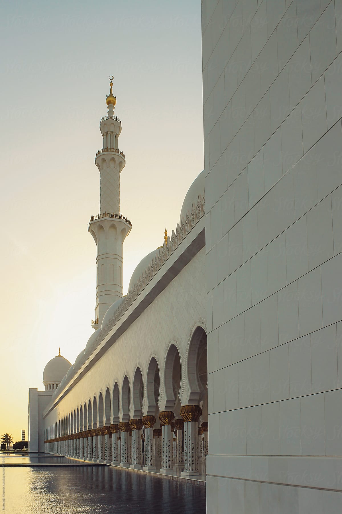 Minaret of Sheikh Zayed Grand Mosque in Abu Dhabi, UAE.