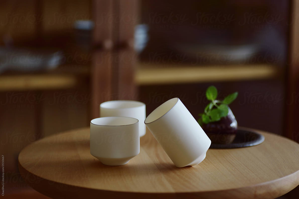 Japanese-style tableware, in a Japanese-style home environment