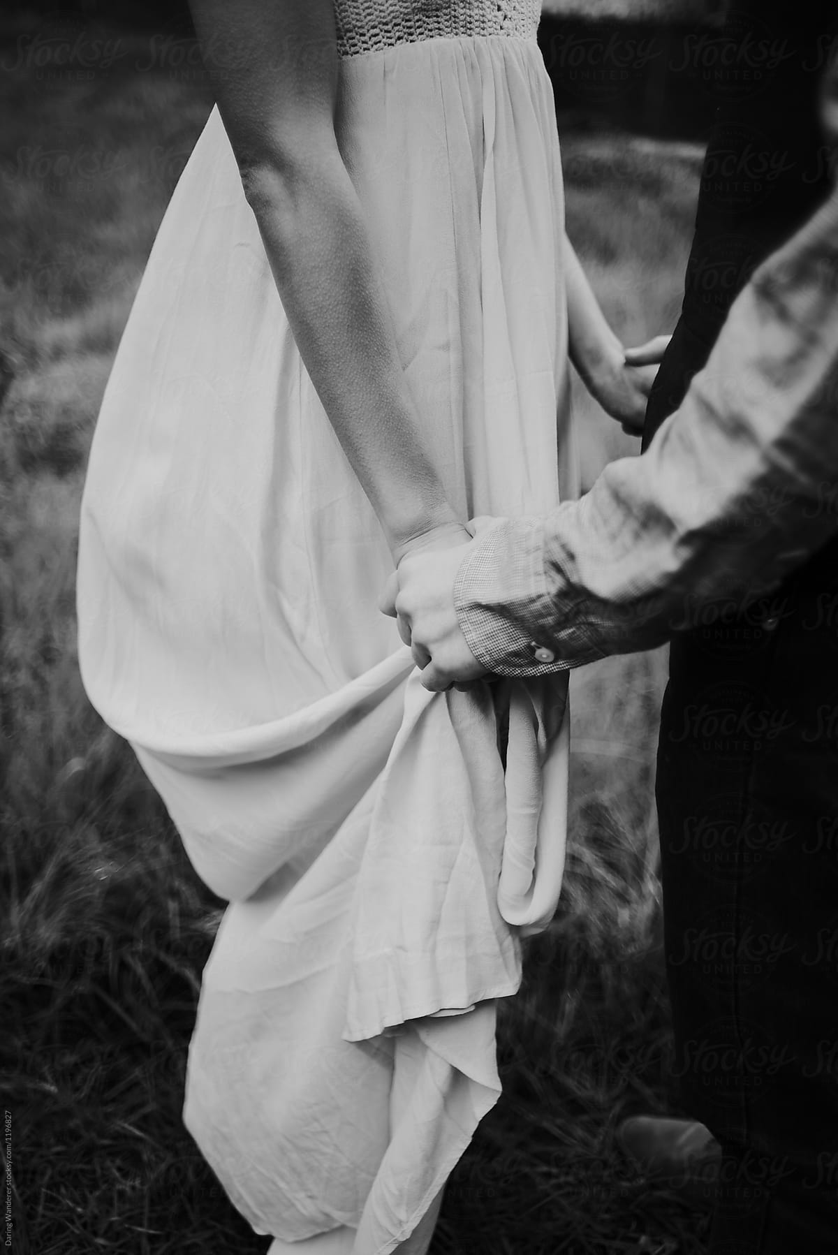 «Wedding Couple Holding Hands» del colaborador de Stocksy «Jess Craven ...