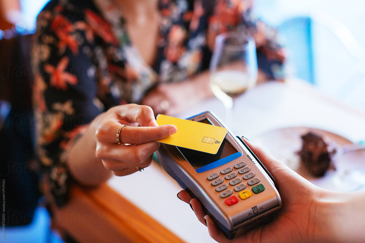 Costumer Paying With Credit Card In Restaurant.» del colaborador de Stocksy  «BONNINSTUDIO » - Stocksy