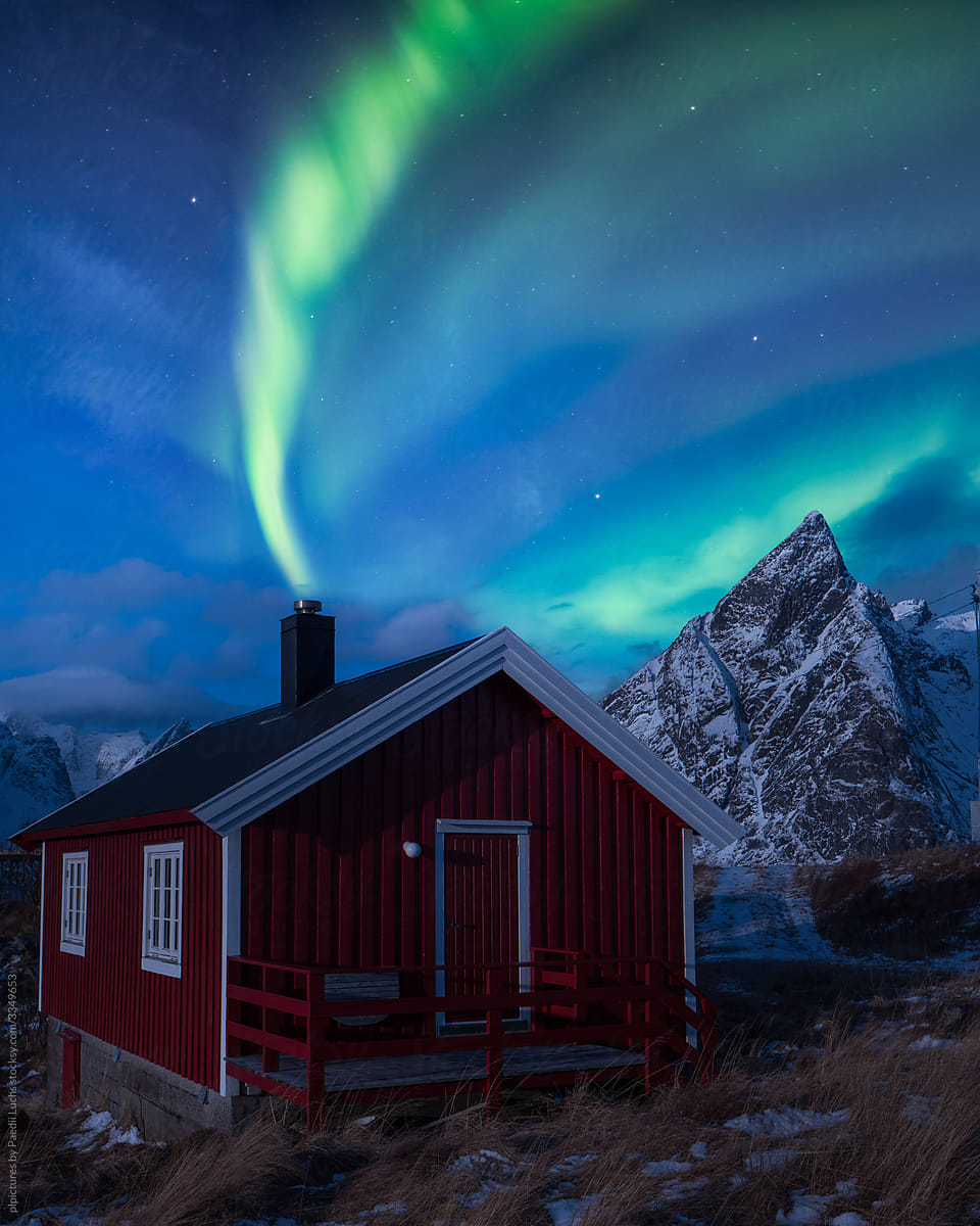 Classic norwegian cabin and northern lights