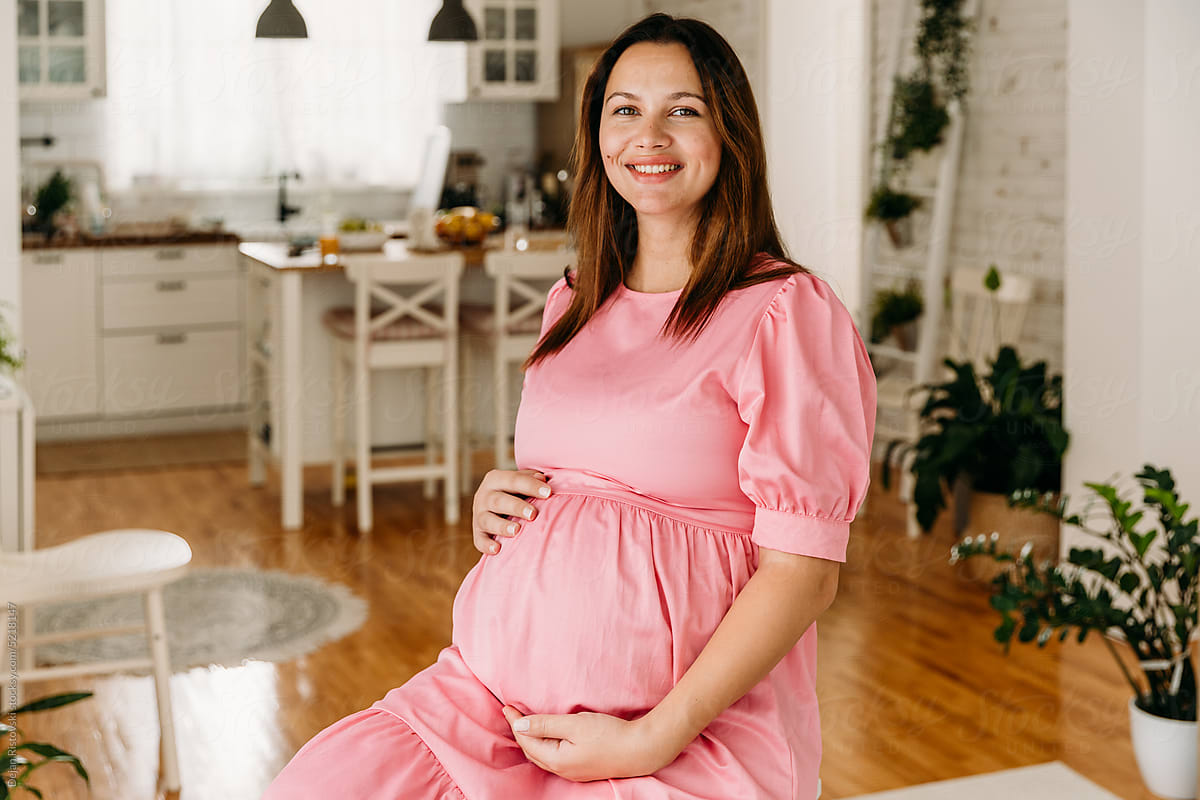Pregnant woman posing with her belly bump