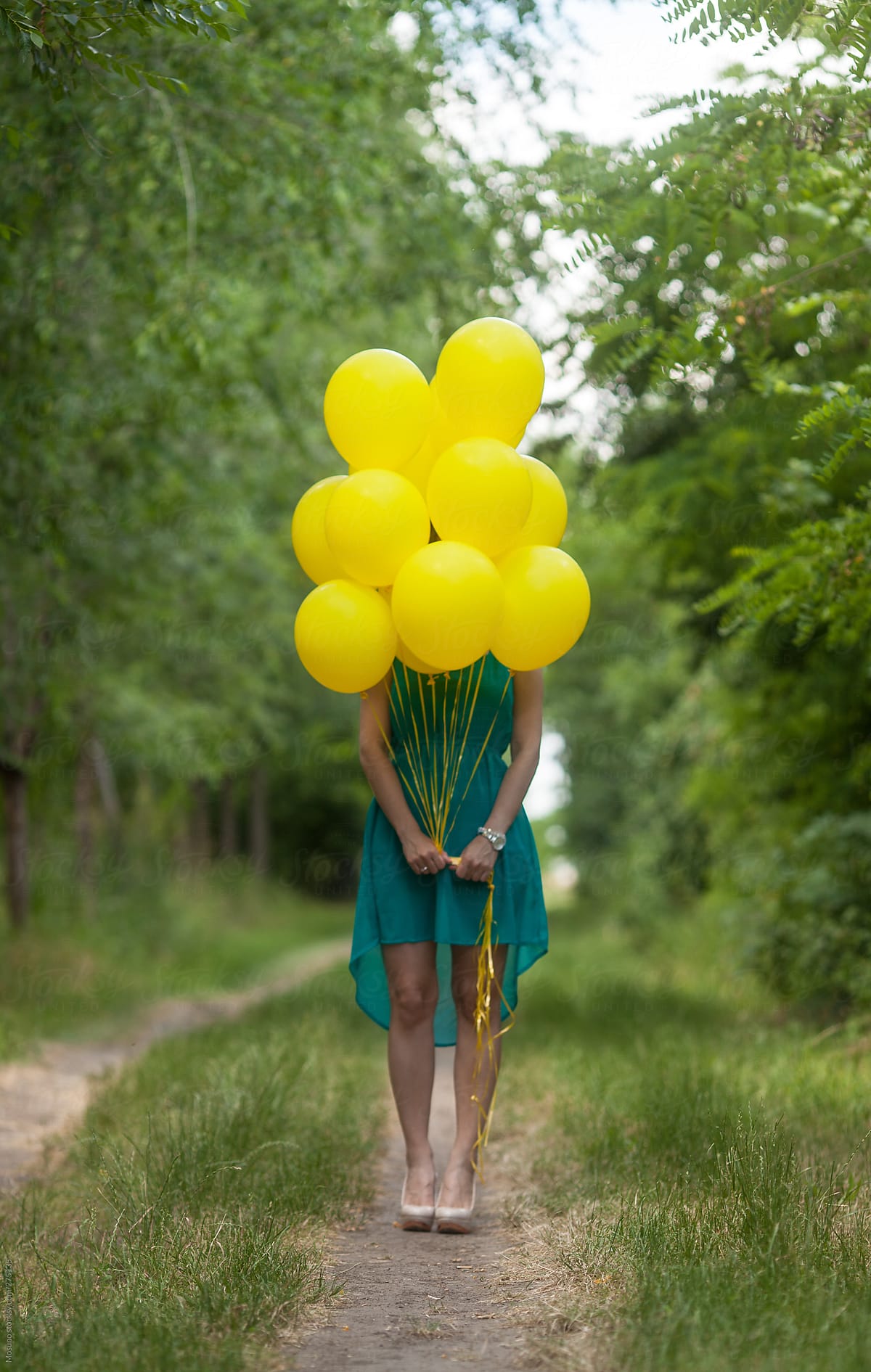 Woman Hiding Behind Yellow Balloons Del Colaborador De Stocksy Mosuno Stocksy 