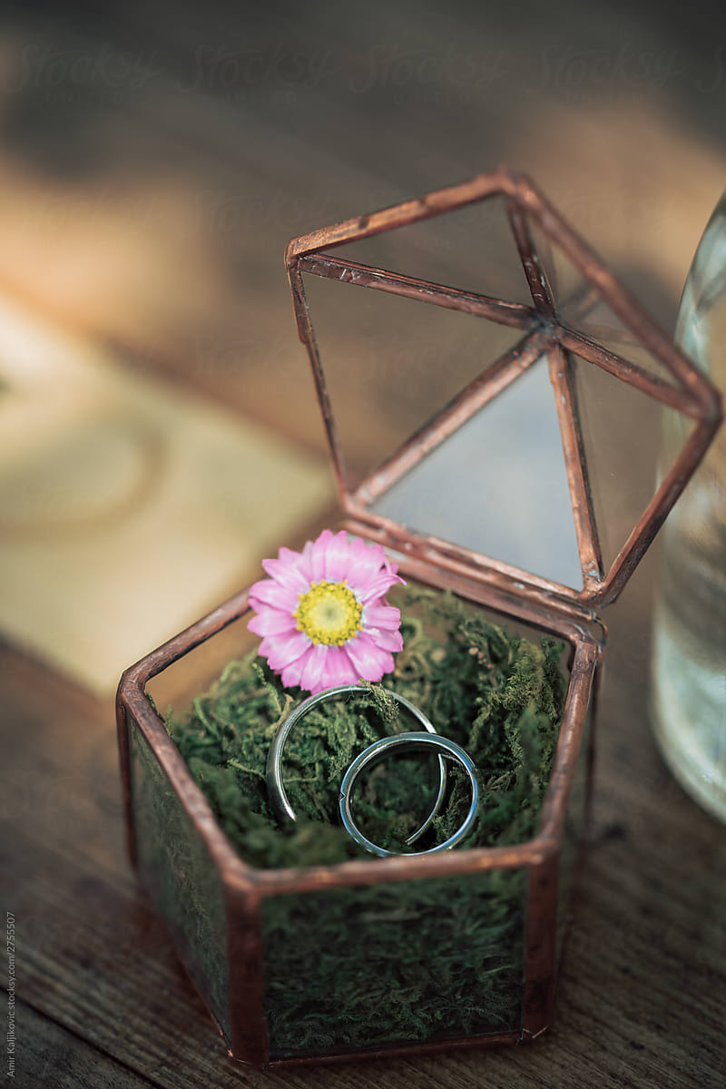Wedding ring bearer box