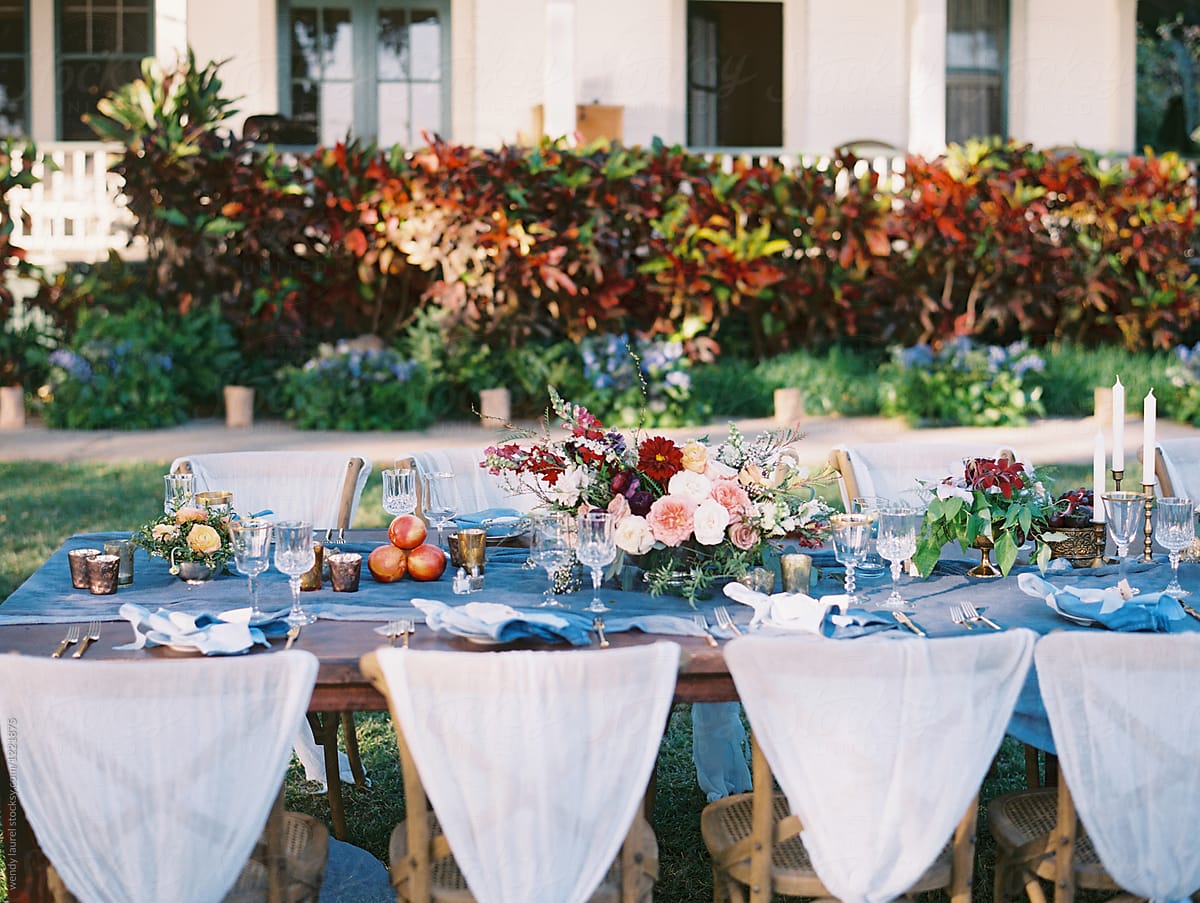 wedding decor at an outdoor reception in hawaii for a blue wedding