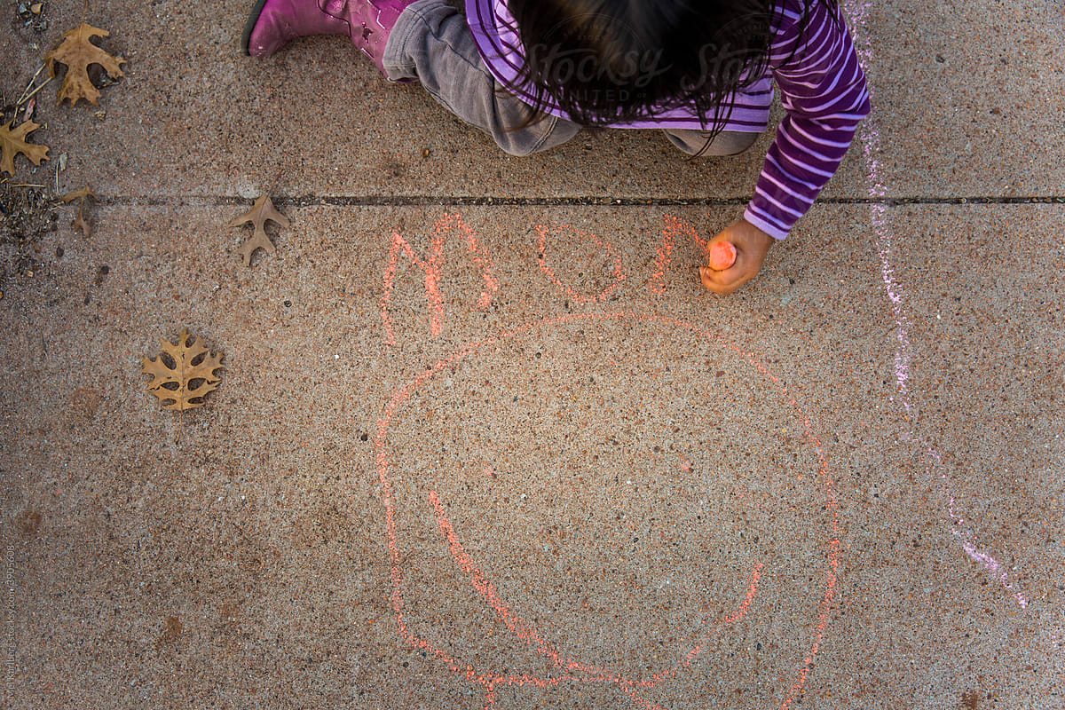 Girl from above chalk drawing a Mom figure