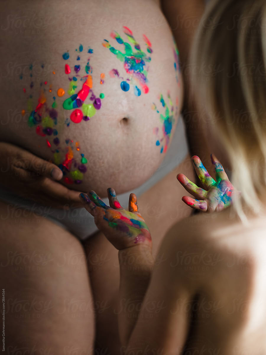 toddler painting pregnant belly