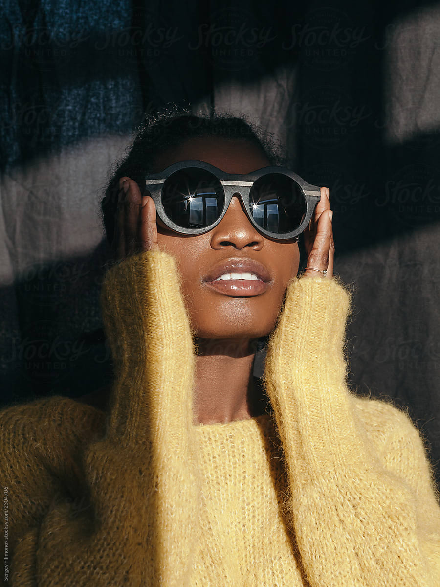 Modern Black Woman In Sunglasses Del Colaborador De Stocksy Sergey 