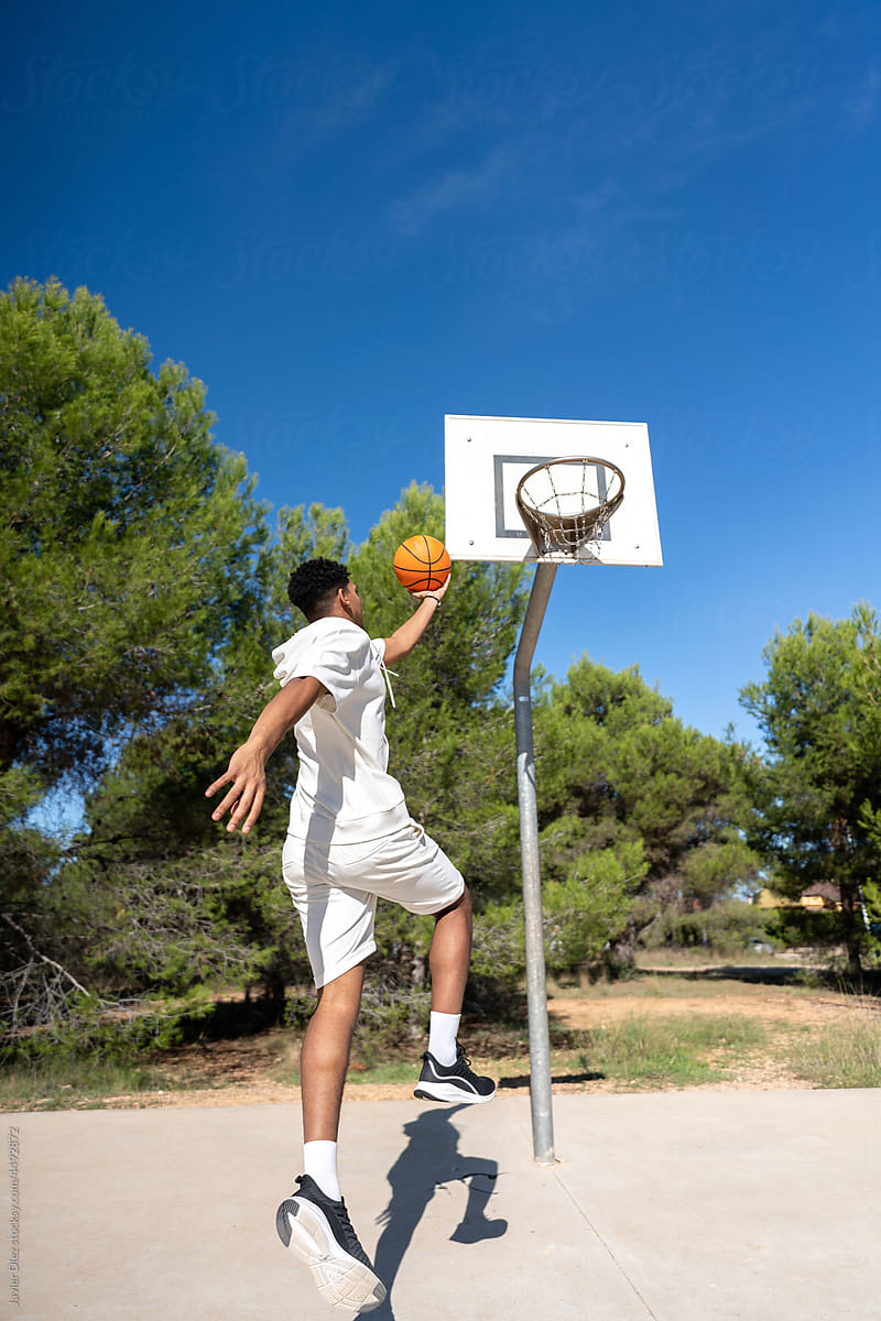Male athlete playing basketball in streetball