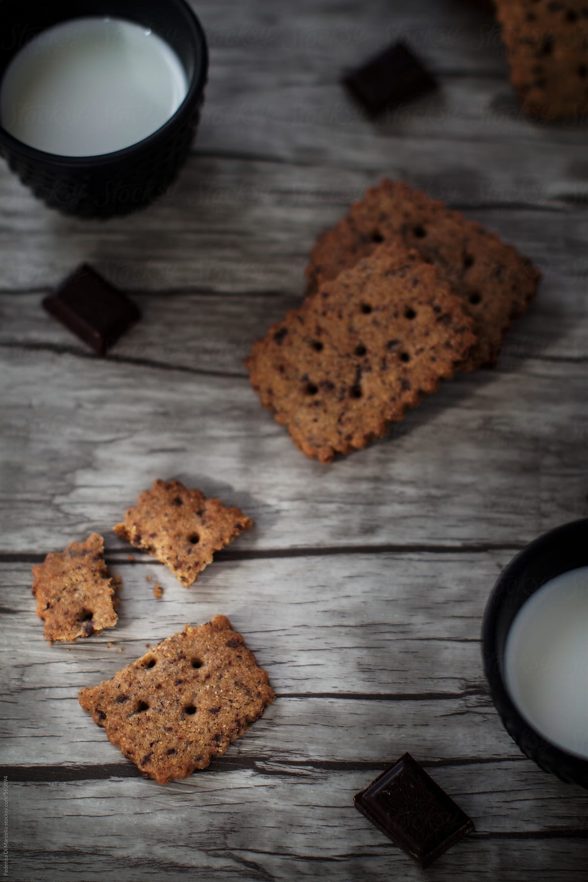 Crunchy dark chocolate cookies