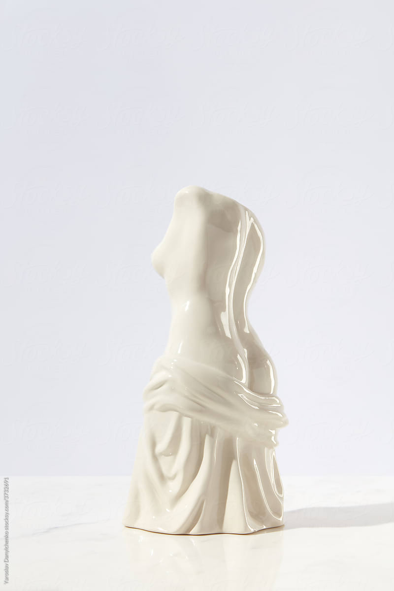 Faceless statue of Venus de Milo